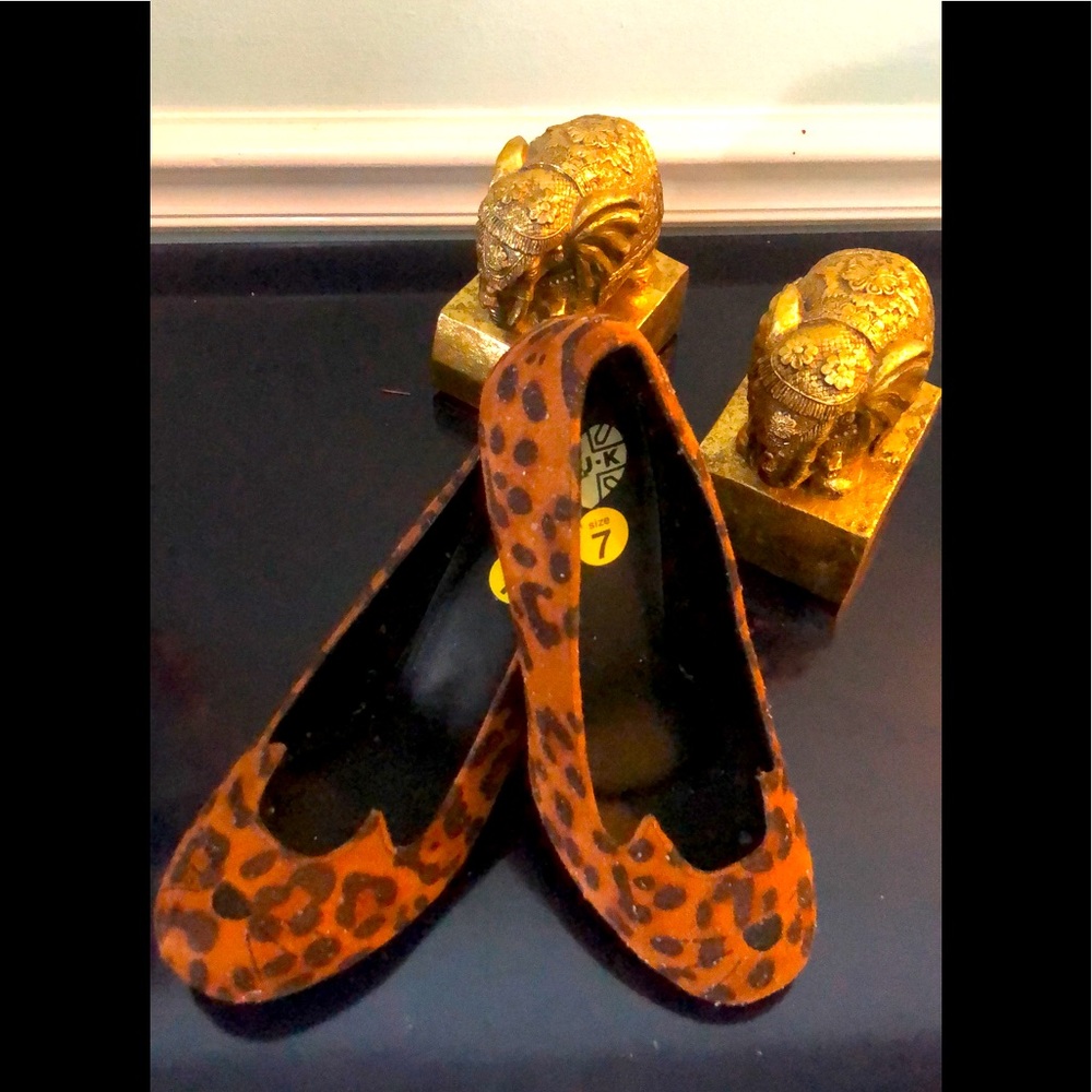 Leopard. Kitten face pumps! Suede!Size 7!Adorable!